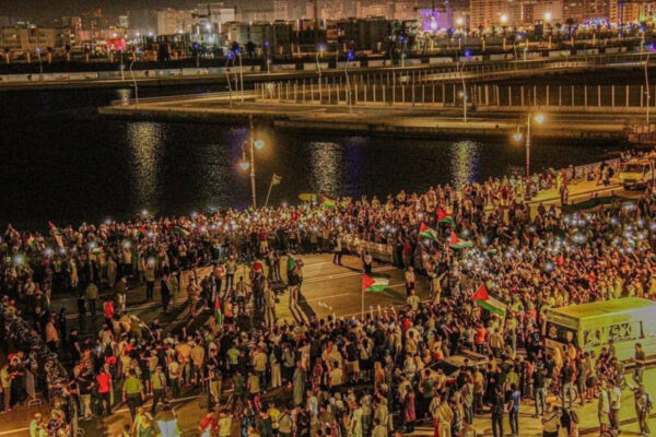 Marroquíes realizan una sentada masiva en un puerto clave para condenar el atraque de barcos israelíes